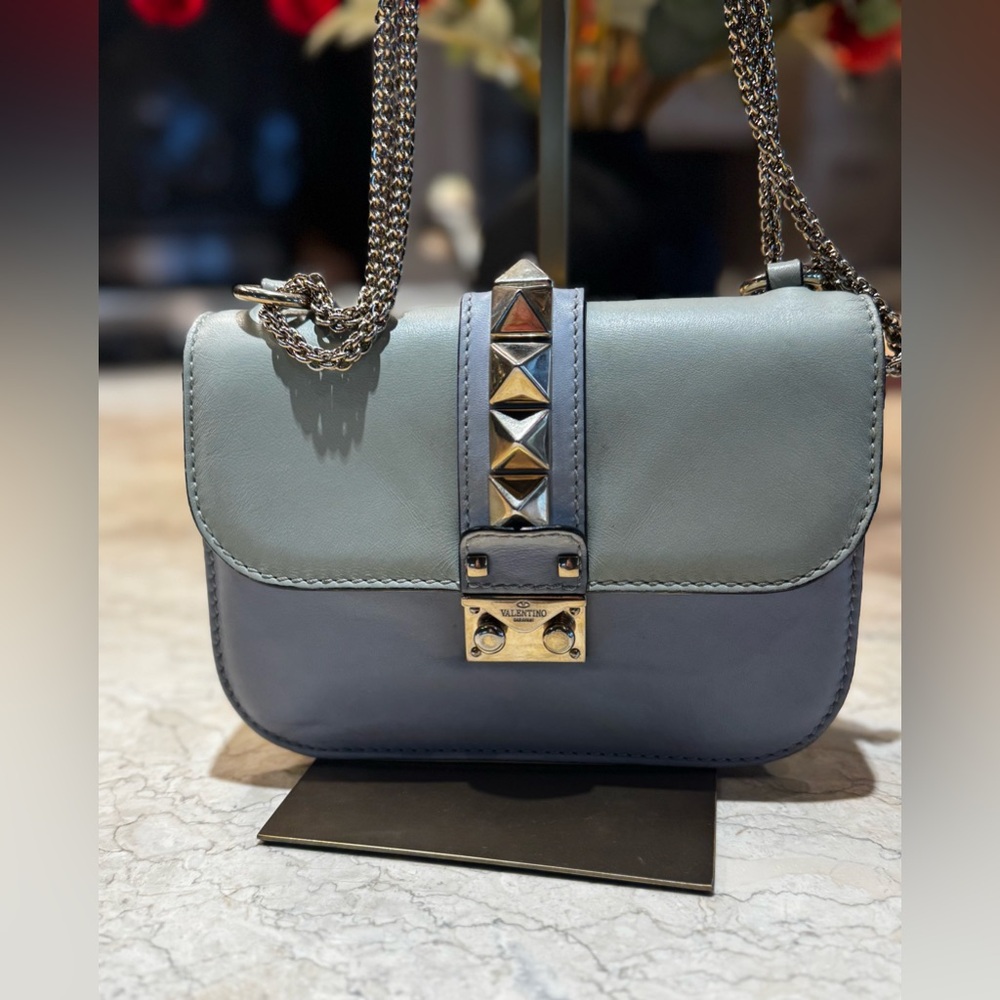 Valentino Garavani Glam Lock Shoulder Bag, GUC. COA - Picture 2 of 16